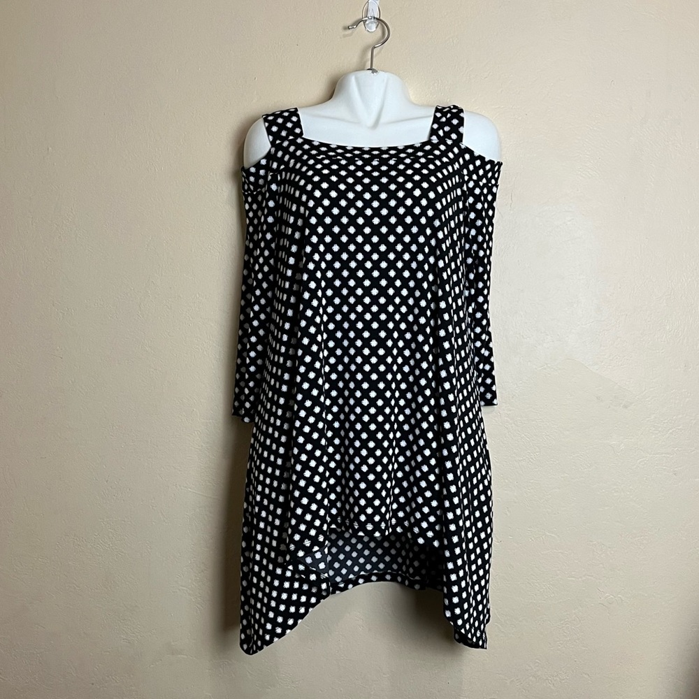 Chicos Tunic Blouse Size Medium Black White Asymmetrical Hem 3/4 Sleeve Sz 1